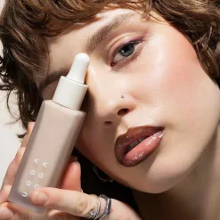 Uoga Uoga Mineral Serum Foundation SPF20 Meikkivoide